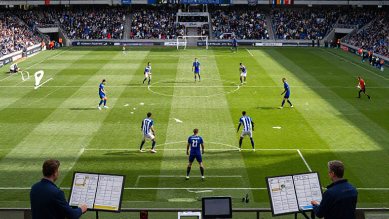 Analisis-Kelebihan-Dan-Kekurangan-Formasi-Empat-Empat-Dua-Dalam-Sepak-Bola-Tradisional